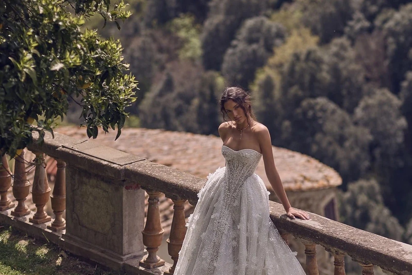 Modelo vestindo vestido de noiva da Coleção Maison Blanche, La Modelista, atelier no Rio de Janeiro